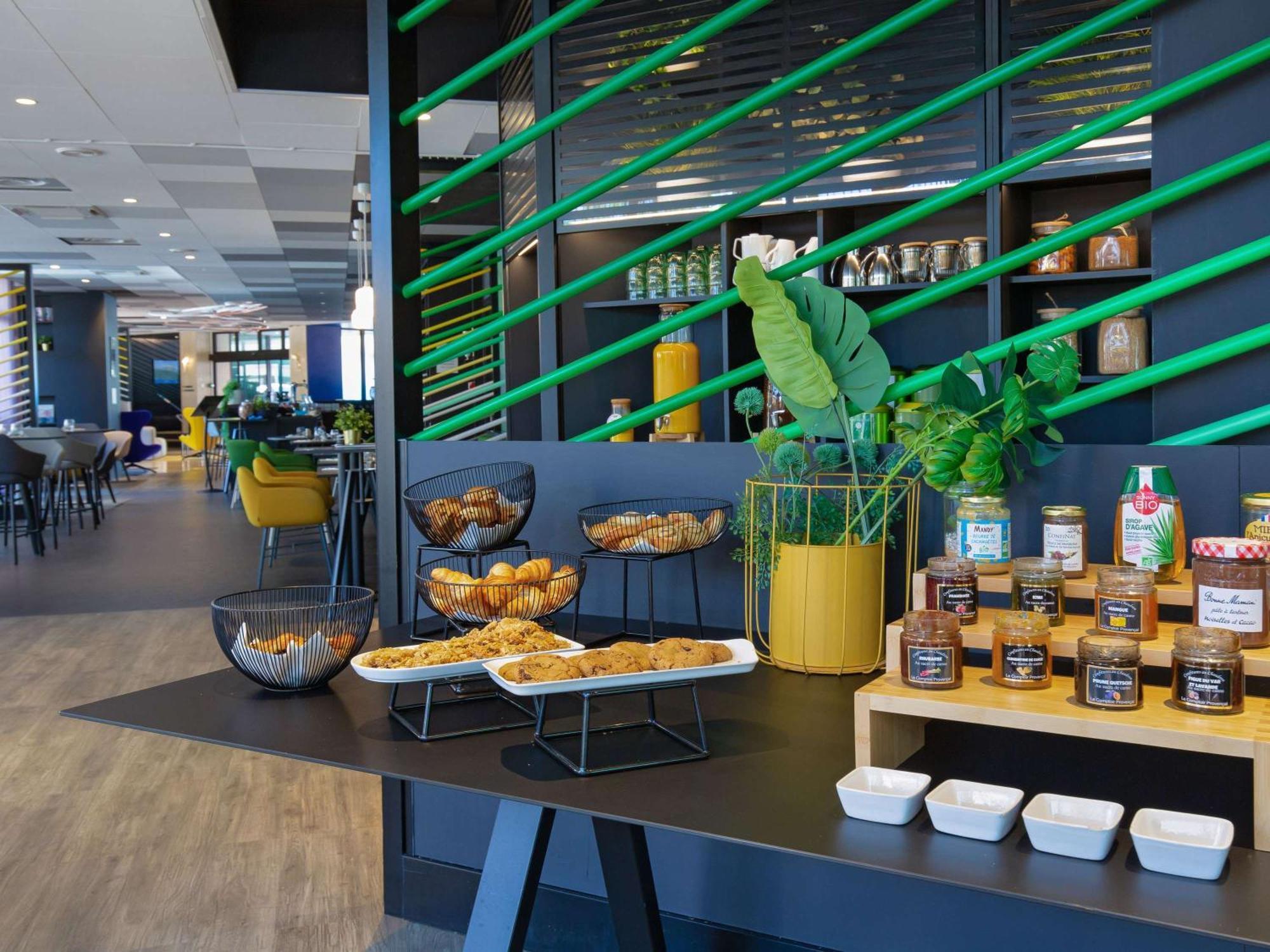 Mercure Hyères Centre Côte d'Azur Exterior foto
